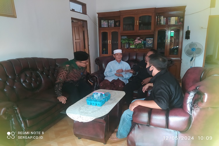 H. Ivan Dicksan Pererat Silaturahmi dengan Masyarakat dan Santuni Anak Yatim