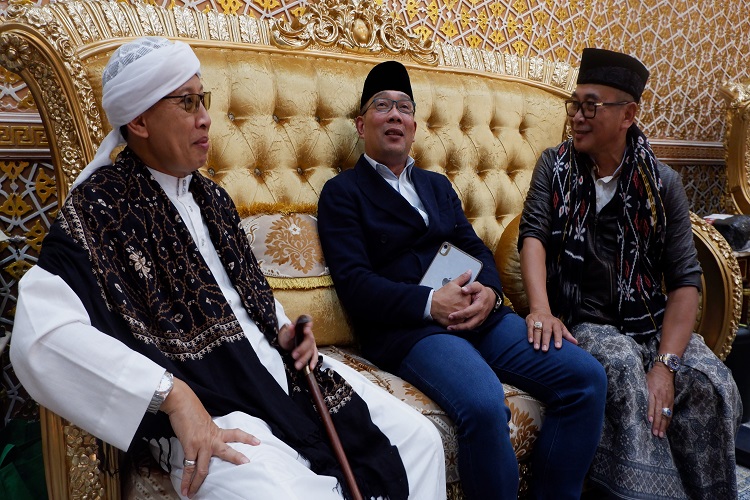 Ridwan Kamil dan Buya Yahya Memaknai Keindahan Kiswah Ka`bah di Jakarta