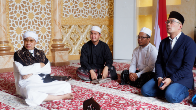 Ridwan Kamil dan Buya Yahya Memaknai Keindahan Kiswah Ka`bah di Jakarta