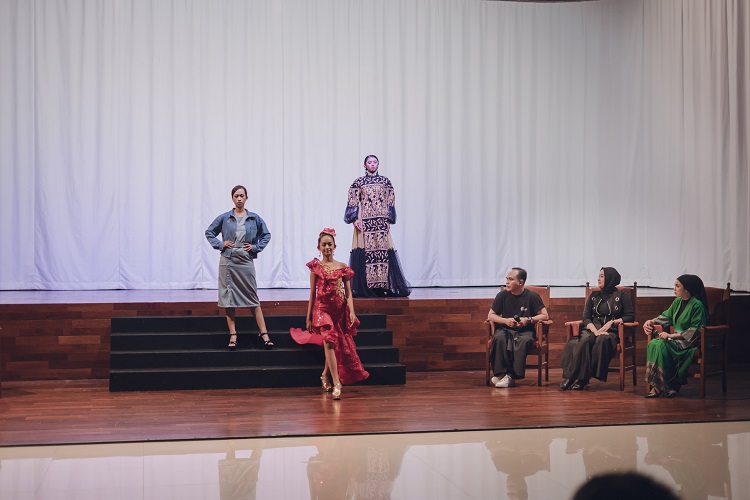 5 Tahun Hiatus, Value of Indonesia (VOI) Fashion Day 2024 Siap Digelar di Bulan Juli VOI Fashion Day 2024 Angkat Tema “Victorian Splendor”