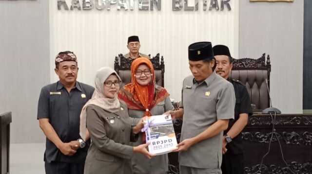 DPRD Kabupaten Blitar Mengesahkan Rancangan Peraturan Daerah tentang Rencana Pembangunan Jangka Panjang Daerah Tahun 2025-2045