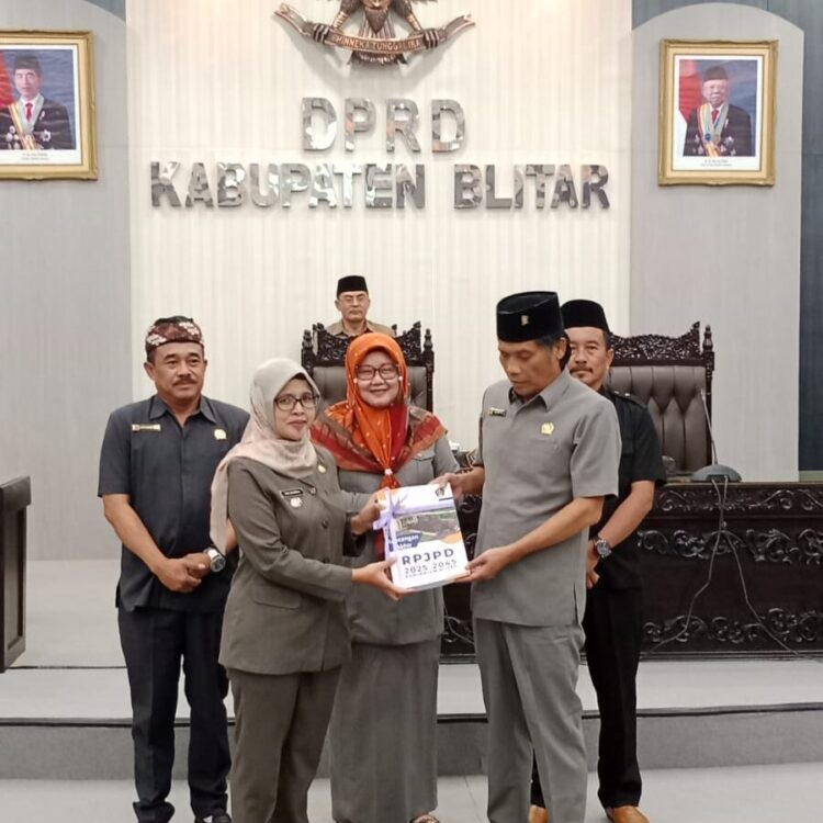 DPRD Kabupaten Blitar Mengesahkan Rancangan Peraturan Daerah tentang Rencana Pembangunan Jangka Panjang Daerah Tahun 2025-2045