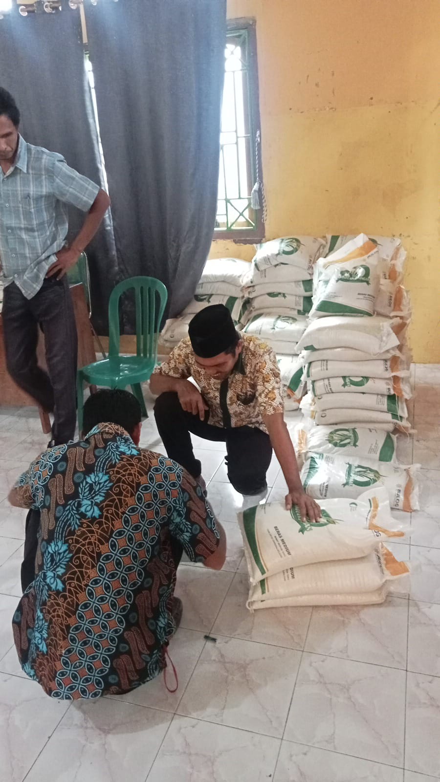 Bulog Bima Diduga Sunat Beras Bantuan Masyarakat