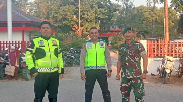 TNI-Polri Bersinergi Amankan Sholat Idul Adha 1445 H Yang Digelar Terpusat Dilapangan Pahlawan Waingapu