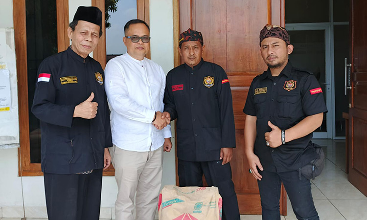 Paguyuban Jampang Tandang Serahkan Bantuan Untuk Pembangunan Klinik BEBEZA Baznas Kabupaten Sukabumi