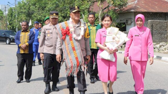 Tiba Di Mapolres Sumba Barat, Kapolda NTT Beserta Ibu dan Rombongan Disambut Tarian Woleka,,