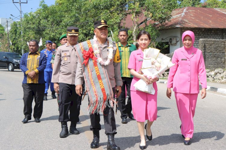 Tiba Di Mapolres Sumba Barat, Kapolda NTT Beserta Ibu dan Rombongan Disambut Tarian Woleka,,