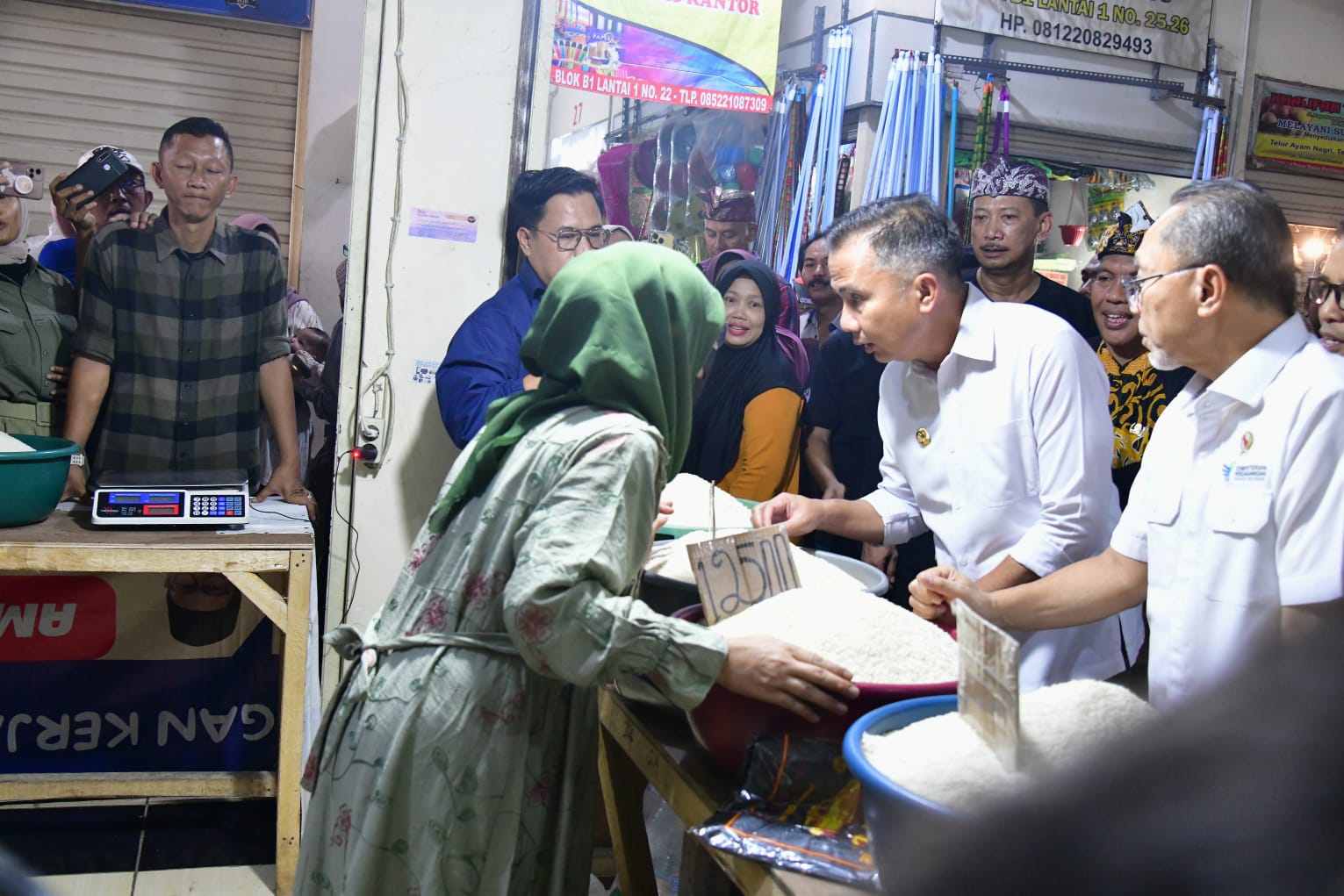 Penjabat Gubernur - Menteri Perdagangan Cek Harga di Pasar Tagog Padalarang