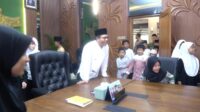 Menyentuh! Bupati Dadang Supriatna Ajak Puluhan Anak Yatim Piatu Singgah ke Ruang Kerjanya