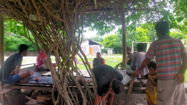 Melaui Komsos Babinsa Ajak Warga Jaga Keamanan Lingkungan