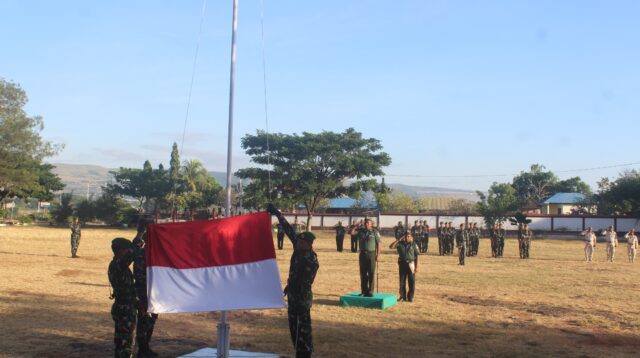 Kodim 1601/Sumba Timur Gelar Upacara Bendera Sebagai Upaya Memelihara Nasionalisme
