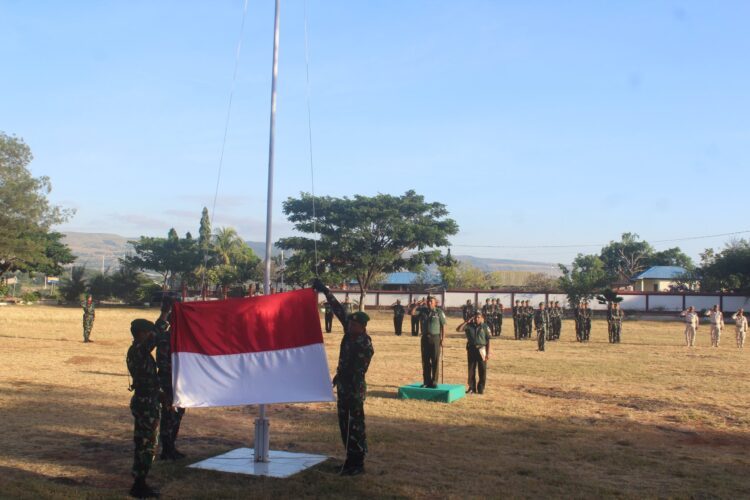 Kodim 1601/Sumba Timur Gelar Upacara Bendera Sebagai Upaya Memelihara Nasionalisme