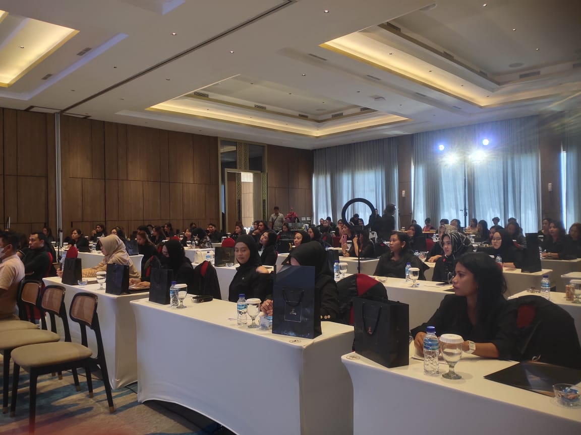 Hadirkan Galih Pamungkas, LT Pro Gelar Workshop "Modern Make Up" Di Swissbell Hotel