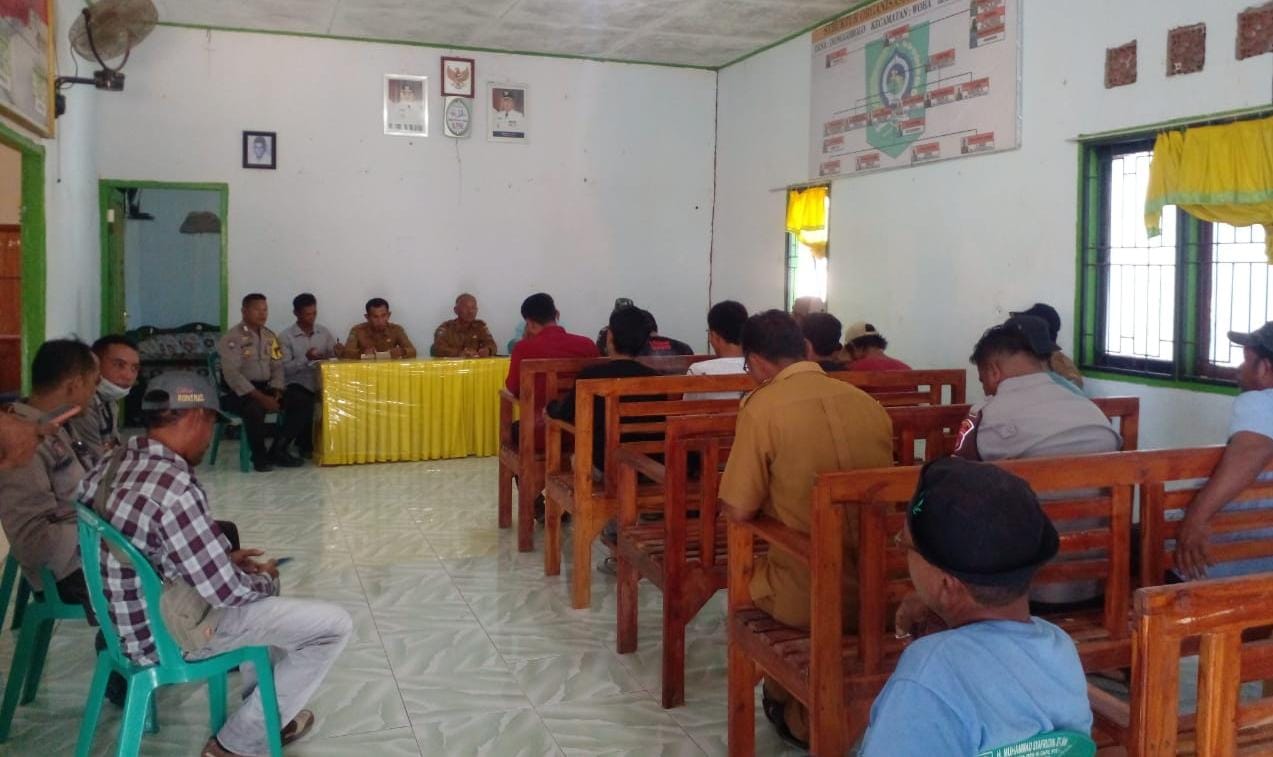 Jum,at Curhat Bhabinkamtibmas Polsek Woha Tatap Muka Bersama Warga dan Pemerintah Desa