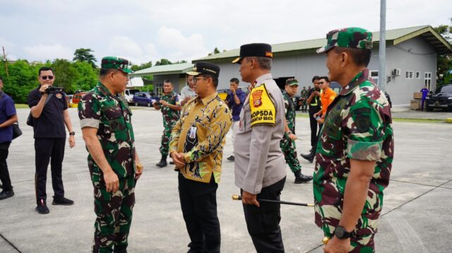 Kapolda Kaltim Sambut Kedatangan Pangkogabwilhan II di Base Ops Lanud Balikpapan