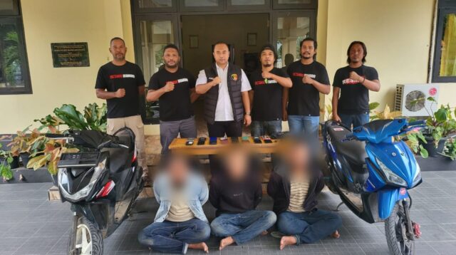 Polisi Amankan Tiga Orang Spesialis Curanik di Labuan Bajo, 16 Unit Handphone Disita