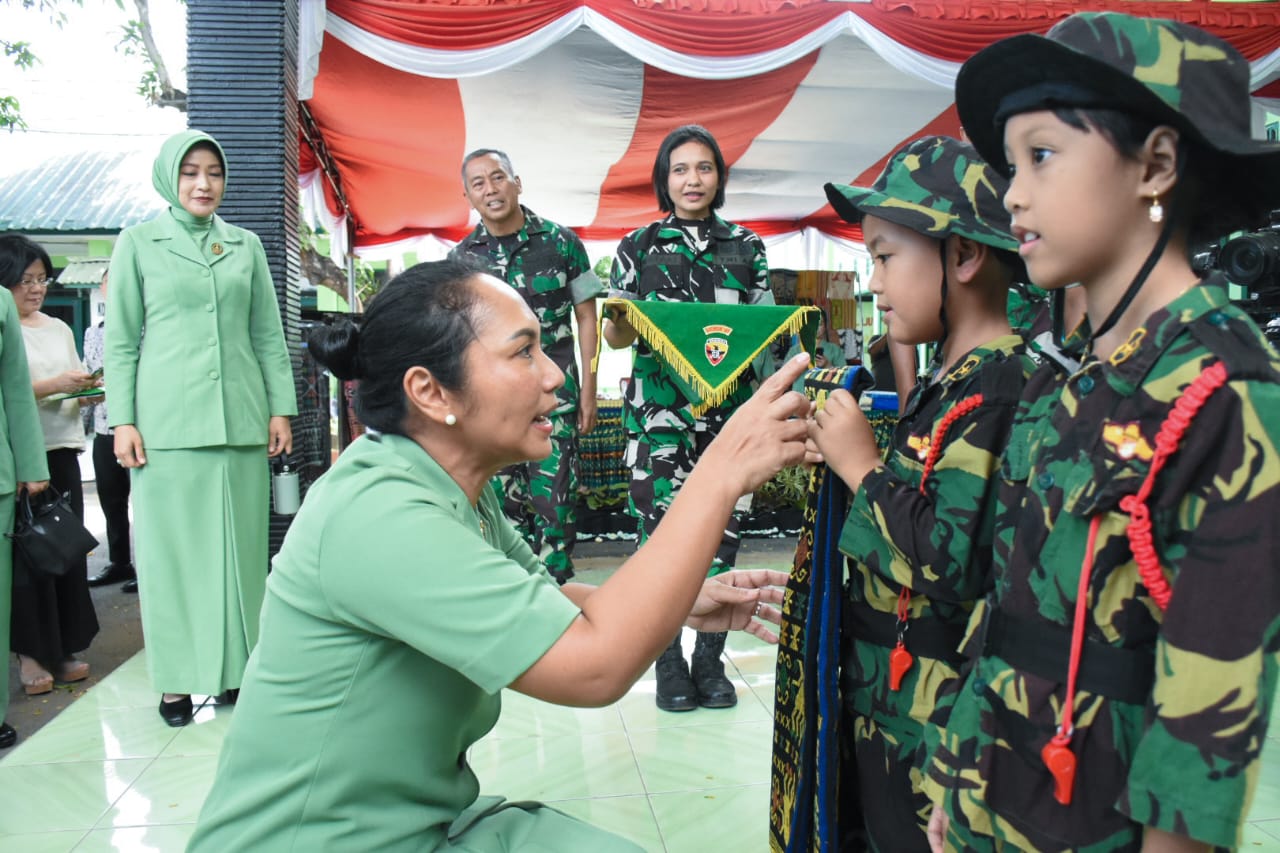 Ketua Umum Persit KCK, Ibu Uli Simanjuntak, Berikan Dukungan dan Motivasi Kepada Persit KCK Koorcab Rem 161 PD IX/Udayana