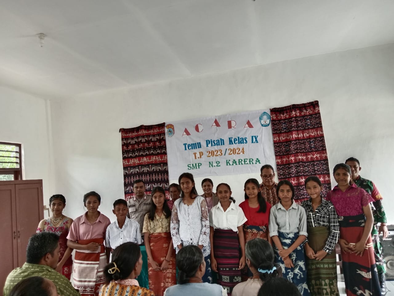 Pesan Babinsa Koramil 06/Karera Saat Hadiri Pengumuman Kelulusan SMP Negeri 2 Karera