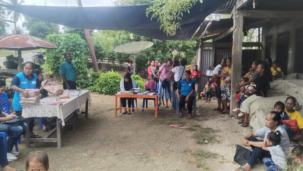 Babinsa Koramil 01/Lewa, Dampingi Kegiatan Posyandu Di Wilayah Binaan