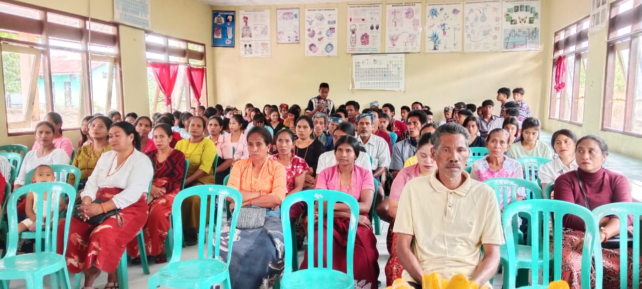 Pesan Babinsa Koramil 02/Rindi Umalulu Saat Menghadiri Pengumuman Kelulusan SMP Negeri 2 Rindi