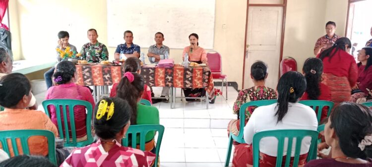 Babinsa Koramil 02/Rindi Umalulu Hadiri Pengumuman Kelulusan SMP Negeri 2 Rindi