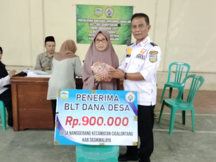 Salurkan BLT, Kades Nanggerang Agus Sumarwan : Gunakan Sebaik Mungkin