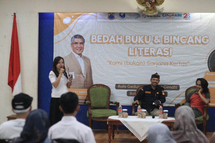 Tingkatkan Minat Baca Masyarakat, Dinas Arsip Daerah Kota Cimahi Gelar “Bedah Buku Dan Bincang Literasi”