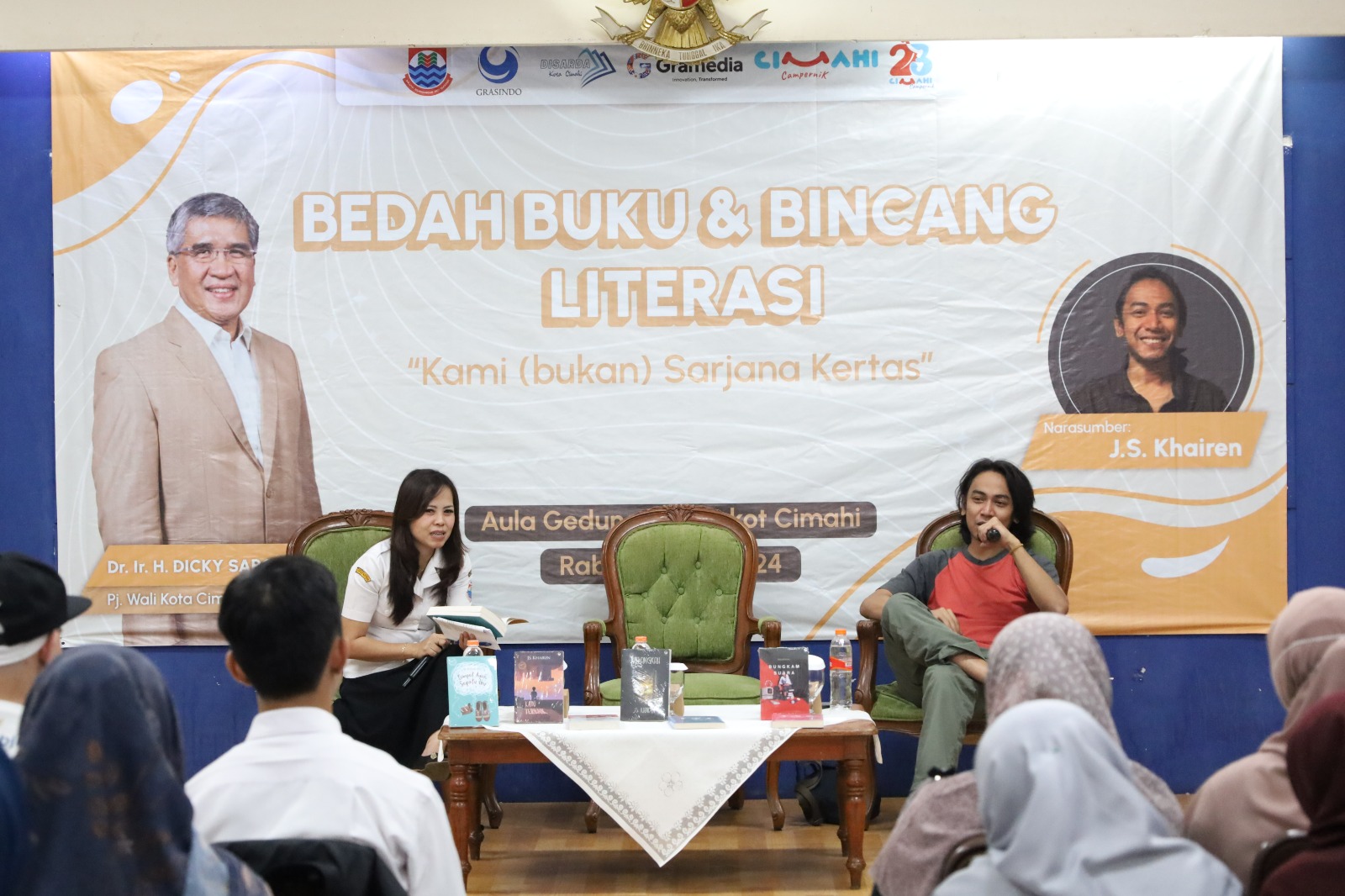 Tingkatkan Minat Baca Masyarakat, Dinas Arsip Daerah Kota Cimahi Gelar “Bedah Buku Dan Bincang Literasi”