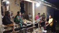 Dalam Komsos Dan Patrolinya Di Malam Hari, Babinsa Tabundung Pastikan Keamanan Warga