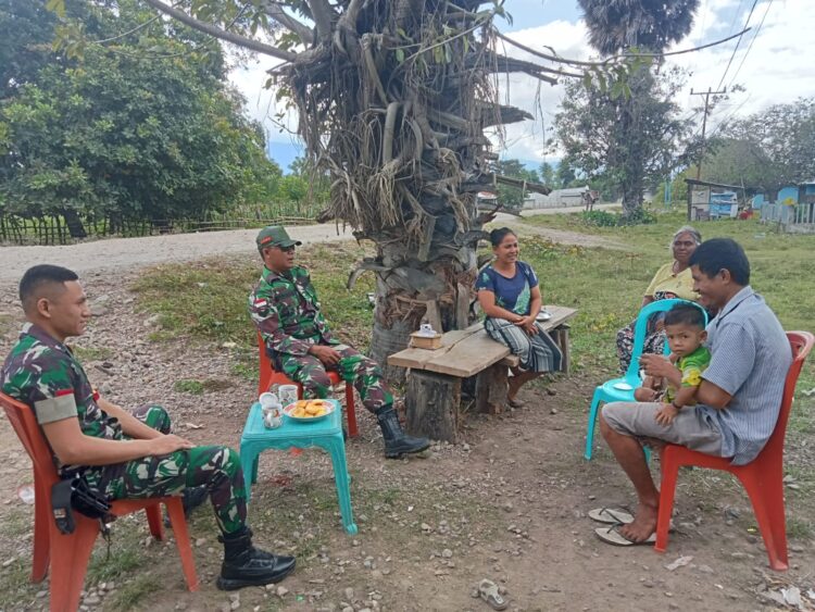 Melalui Komsos, Babinsa Koramil 06/Karera Mengajak Warga Binaan Untuk Memanfaatkan Lahan Kosong