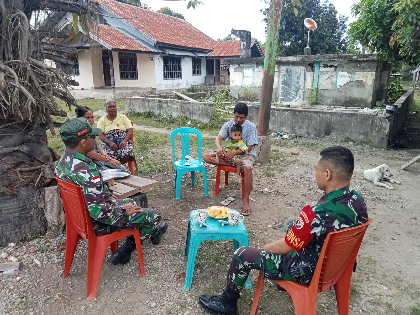 Melalui Komsos, Babinsa Koramil 06/Karera Mengajak Warga Binaan Untuk Memanfaatkan Lahan Kosong