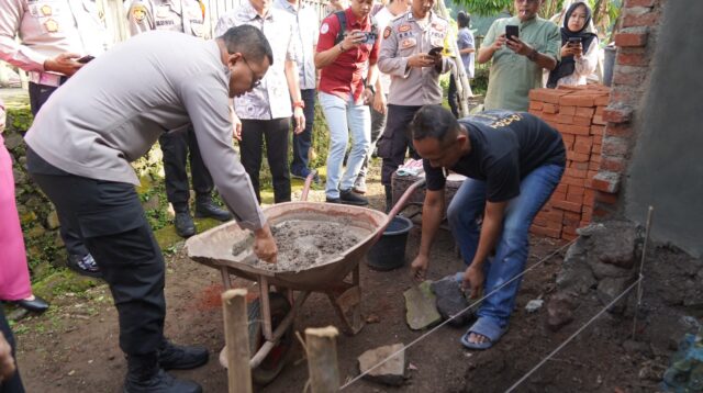 Jelang Hari Bhayangkara ke 78, Polres Tasik Kota Gelar Bedah Rumah Warga Tidak Layak Huni