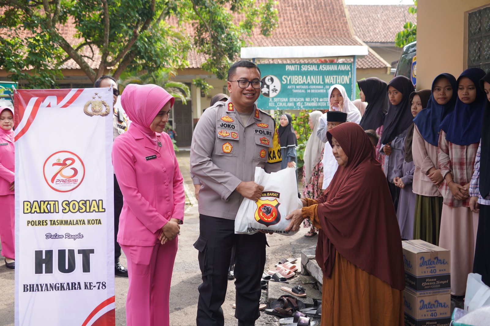 Bakti Sosial Kapolres Tasik Kota Berikan santunan ke Panti Asuhan