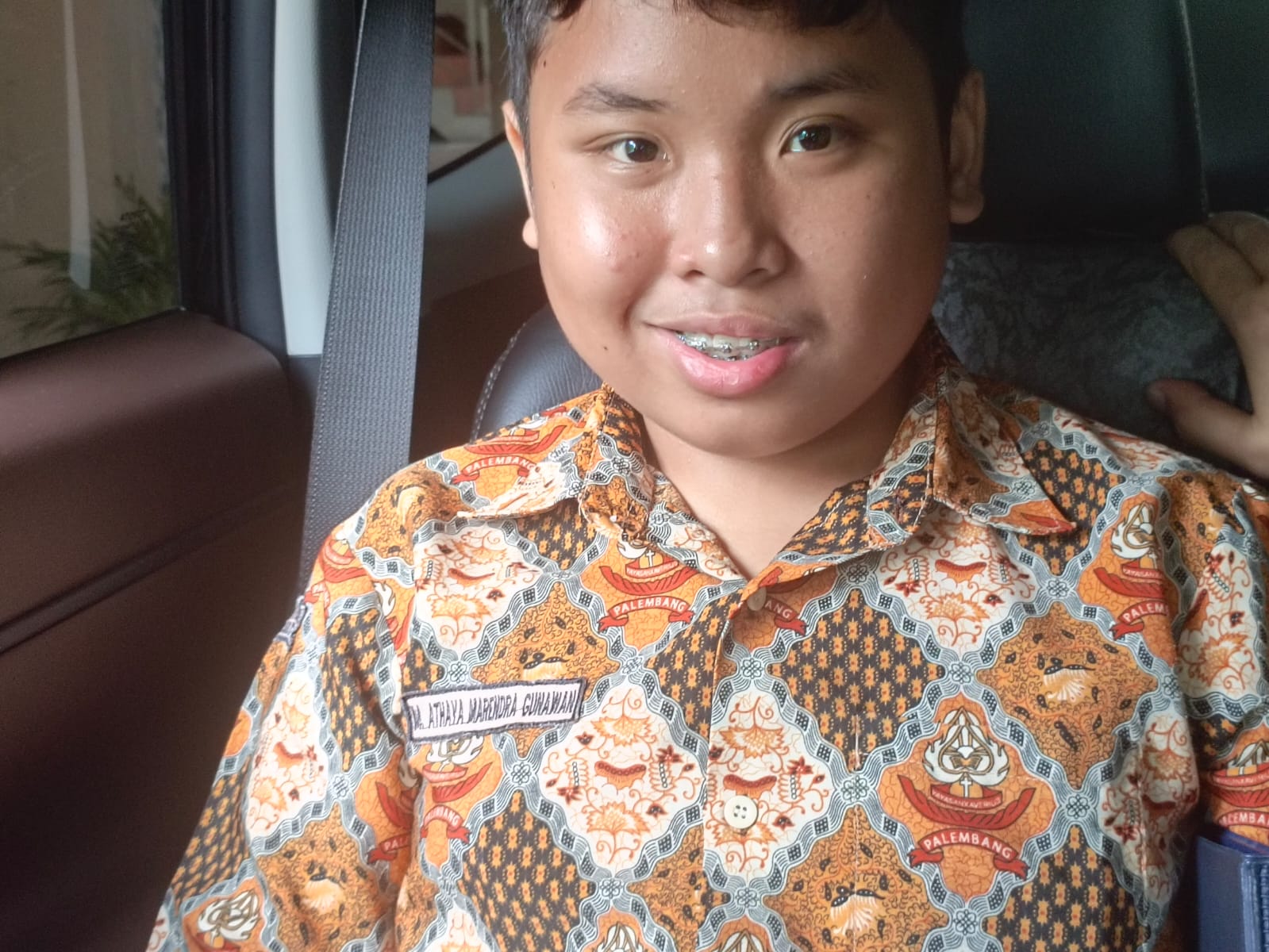 Calon Walikota Lubuklinggau H. Rodi Wijaya.SE Dampingi Sang Anak Athaya Narendra Gunawan Mengambil Raport di SMP Xaverius