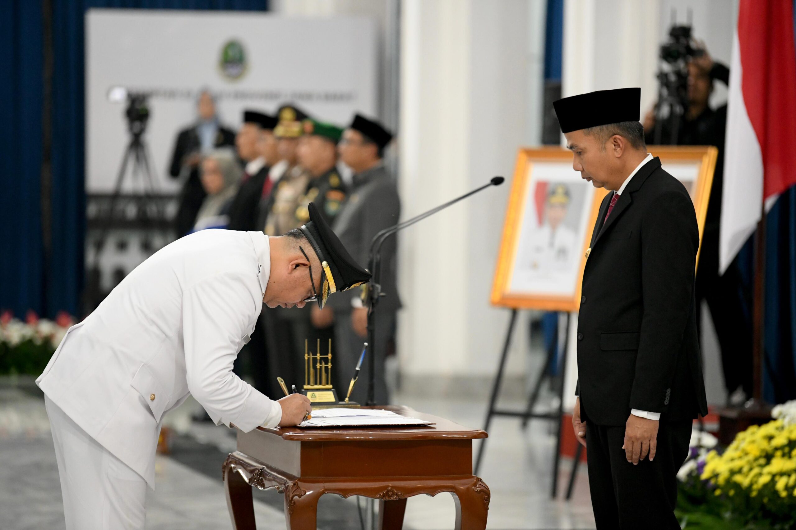 Bey Machmudin Lantik Ade Zakir Hasim sebagai Penjabat Bupati Bandung Barat