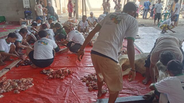 Panitia Hewan Qurban Mesjid Jamie Al-Hidayah Karawang Siap Salurkan 600 Kantong Daging Kurban