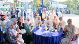 Pj Bupati Muara Enim Shalat Idul Adha Bersama Masyarakat, Sekaligus Tinjau Penyembelihan Kurban