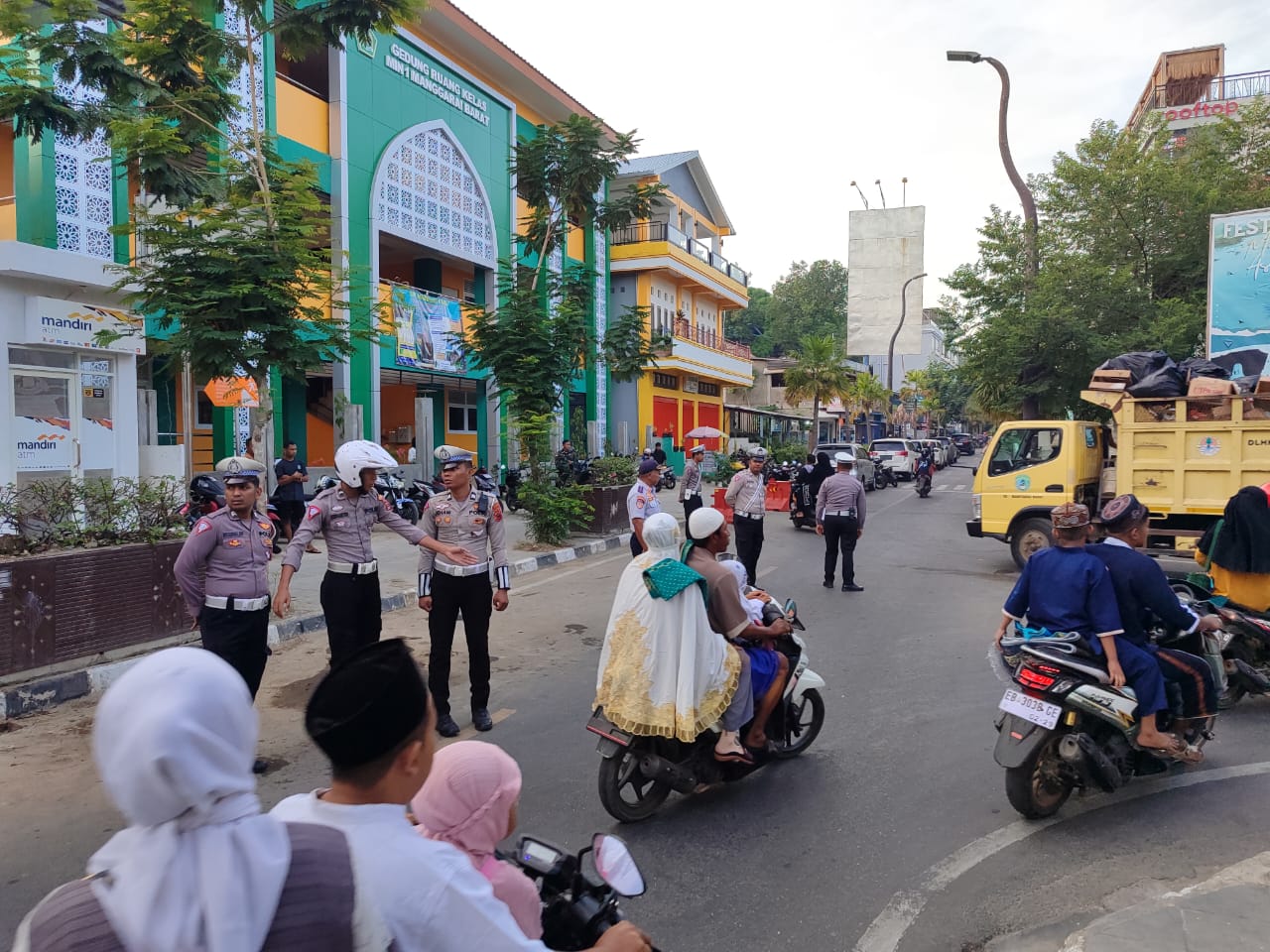 Berjalan Hikmat, Polisi Amankan Perayaan Idul Adha di Labuan Bajo