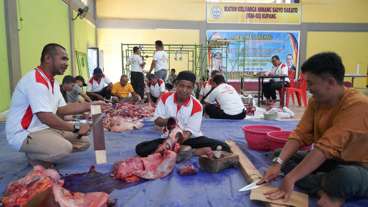 Warga Minang Kota Kupang (IKM-SS) Kupang Gelar Pemotongan Hewan Kurban 22 Ekor Sapi