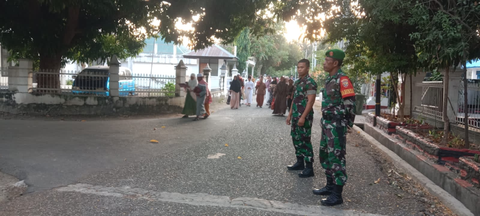 TNI-Polri Bersinergi Amankan Sholat Idul Adha 1445 H Yang Digelar Terpusat Dilapangan Pahlawan Waingapu