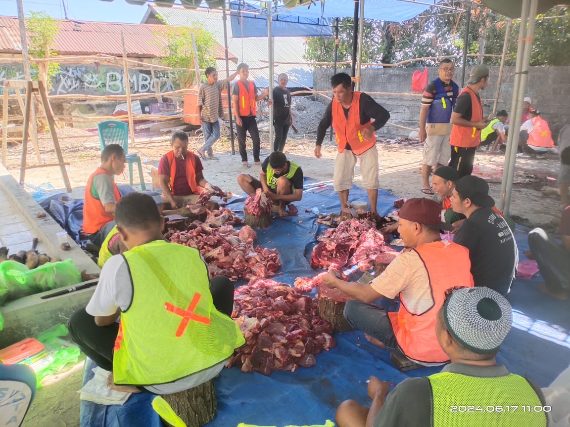 Masjid Darussalam Sikumana, Berbagi Berkah Idul adha, Lewat Daging Kurban