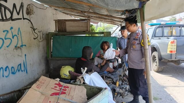 Polsek Kotabaru Salurkan Daging Hewan Kurban Kepada Warga Masyarakat yang Kurang Mampu