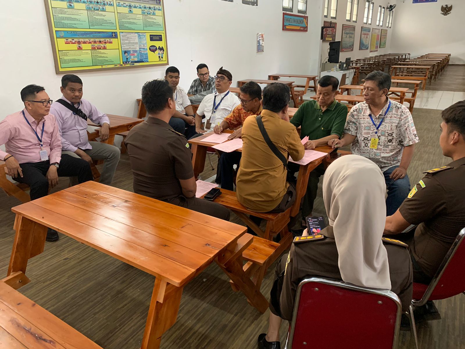 Tim Penyidik Pidsus Kejati Jabar Melimpahkan Dua Tersangka Dan Barang Bukti (Tahap II) Kepada Tim Penuntut Umum Kejaksaan Negeri Kabupaten Bekasi