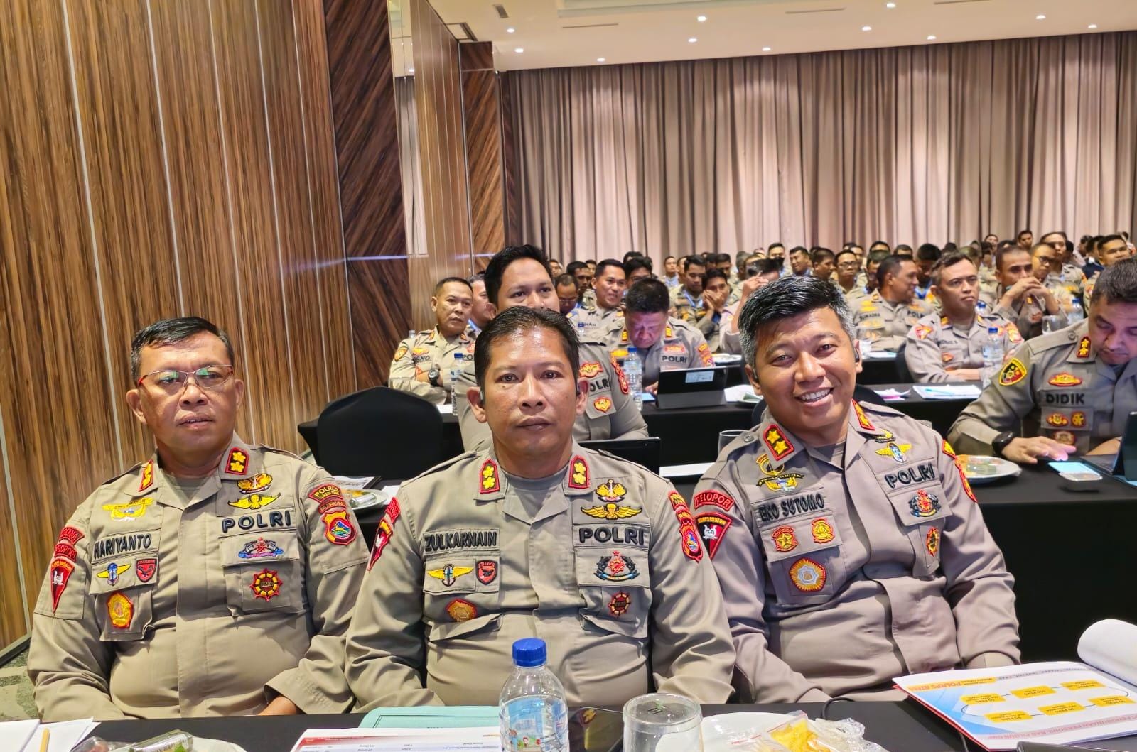 Kapolres Bima, Terima Piagam Penghargaan Terbaik Ke-3 Pengiriman Perwabkeu Kontraktual pada Aplikasi Puskeu Presisi