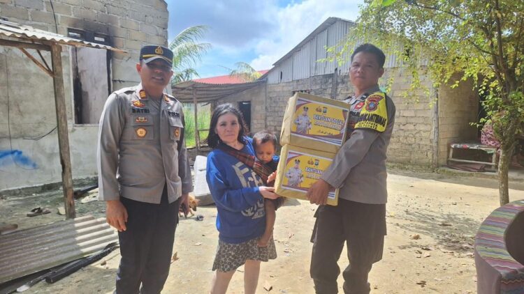 Jajaran Polda Kepri Bantu Korban Kebakaran