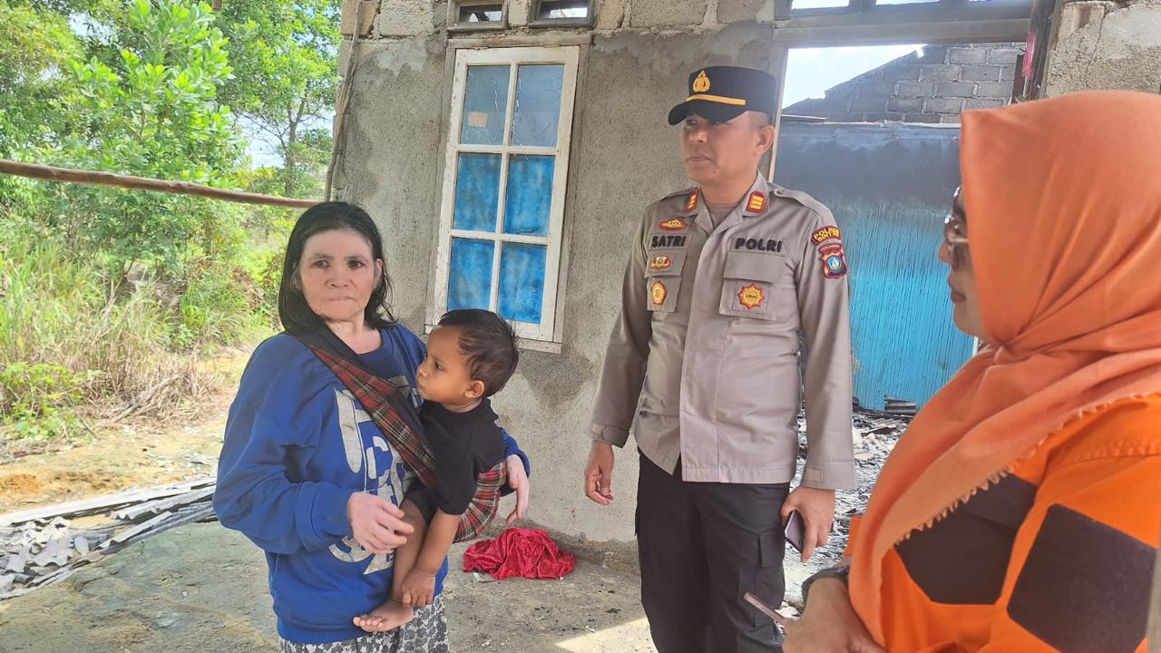 Jajaran Polda Kepri Bantu Korban Kebakaran