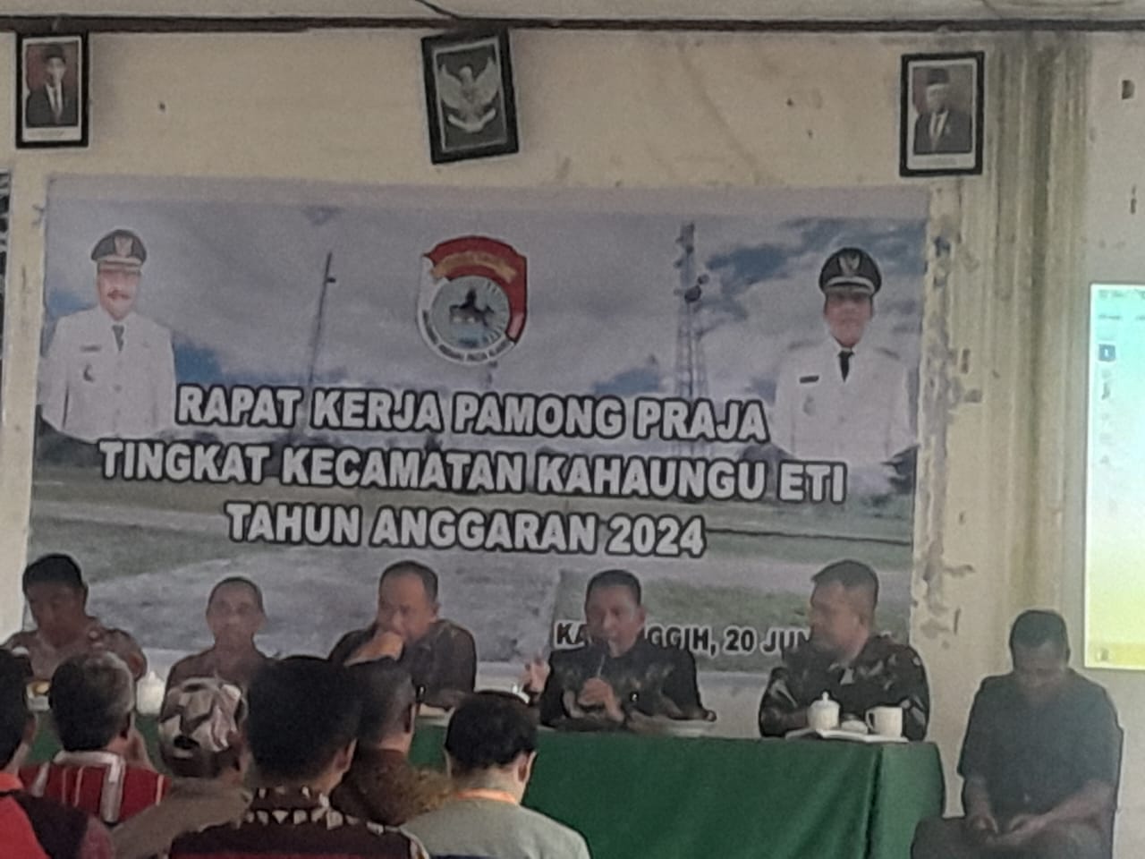 Babinsa Pelda Efodius Hadiri Raker Pamong Praja Tingkat Kecamatan Kahaungu Eti Tahun 2024