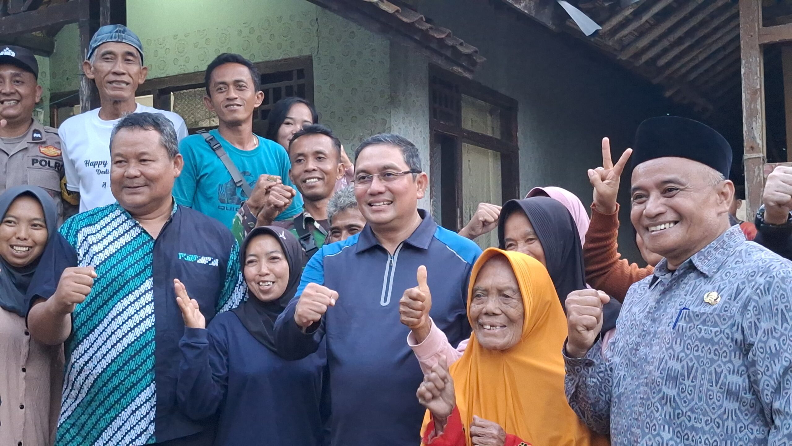 Atasi Kemiskinan Ekstrem, Bantuan Bibit Ternak Dibagikan kepada Warga dalam Program SAMAWANA