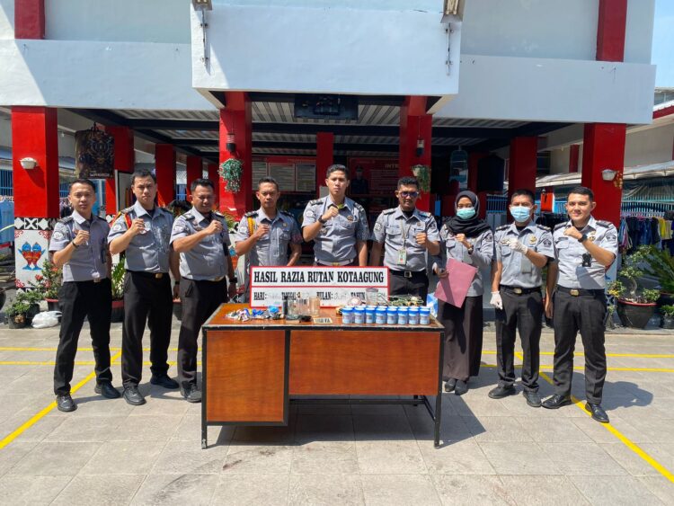 Rutan Kota Agung Komitmen BERSINAR Laksanakan Razia Kamar Hunian dan Test Urine bagi Petugas dan WBP