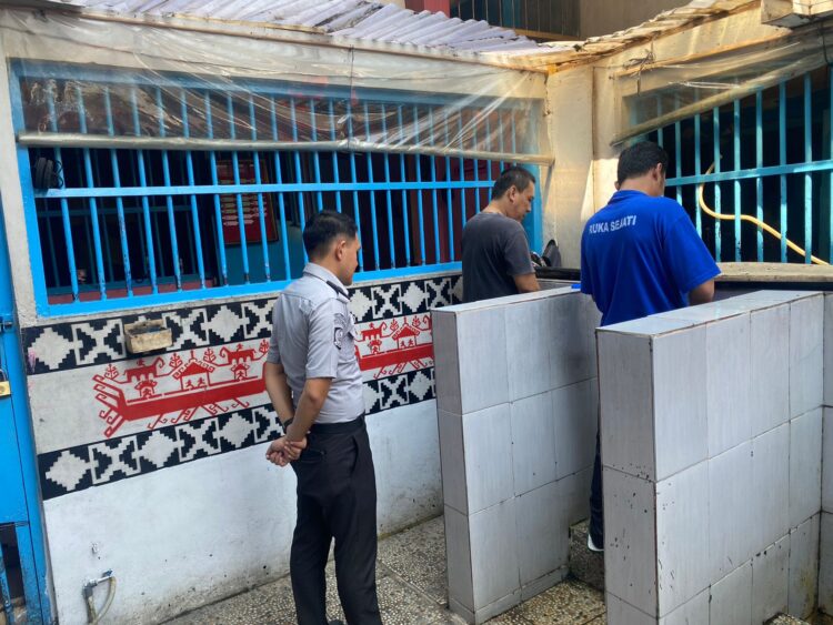 Rutan Kota Agung Komitmen BERSINAR Laksanakan Razia Kamar Hunian dan Test Urine bagi Petugas dan WBP